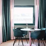 Numa Anjos Aparthotel